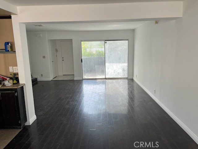 Detail Gallery Image 7 of 24 For 18550 Hatteras St #7,  Los Angeles,  CA 91356 - 2 Beds | 2/1 Baths