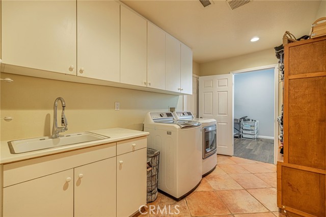 Detail Gallery Image 22 of 48 For 574 Oak Tree Ct, Simi Valley,  CA 93065 - 5 Beds | 4/1 Baths