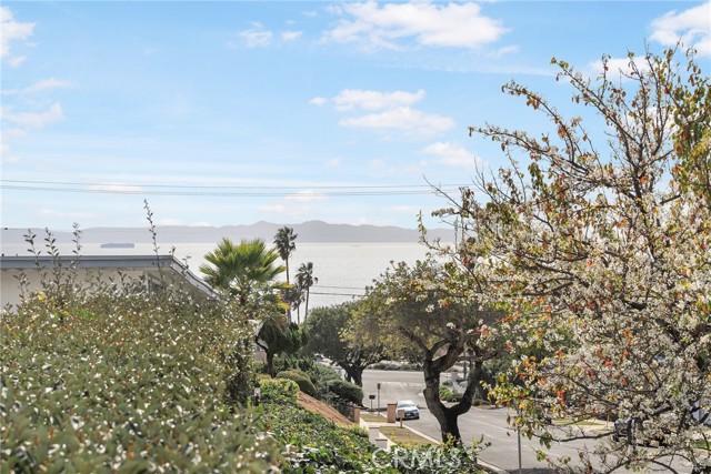 32322 Conqueror Drive, Rancho Palos Verdes, California 90275, 3 Bedrooms Bedrooms, ,2 BathroomsBathrooms,Single Family Residence,For Sale,Conqueror,SB25025856