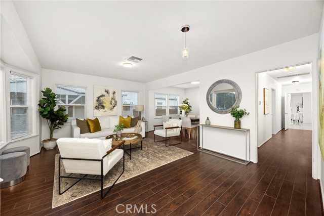 Detail Gallery Image 8 of 49 For 5052 Newcastle, Encino,  CA 91316 - 3 Beds | 2 Baths