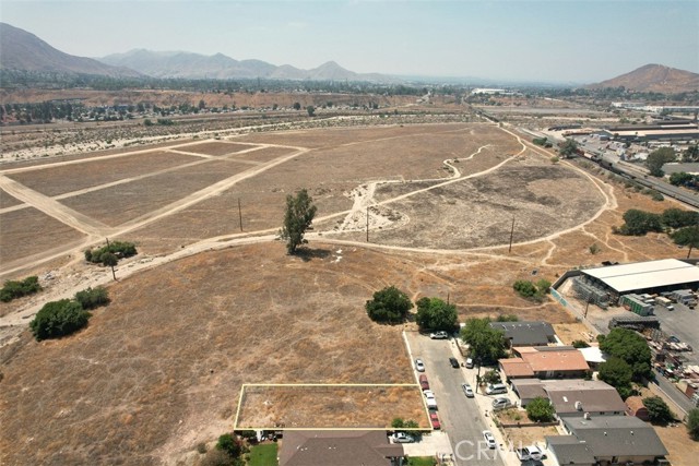 970 South Florez Street, Colton CA: https://media.crmls.org/medias/e66d5196-9ea8-463d-abec-450b94d98589.jpg