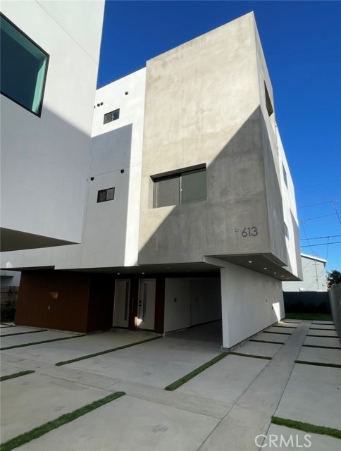 Detail Gallery Image 27 of 27 For 613 W 41st Pl #1/2,  Los Angeles,  CA 90037 - 5 Beds | 5/1 Baths