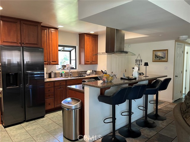 Detail Gallery Image 3 of 18 For 20323 Kinzie St, Chatsworth,  CA 91311 - 4 Beds | 3 Baths