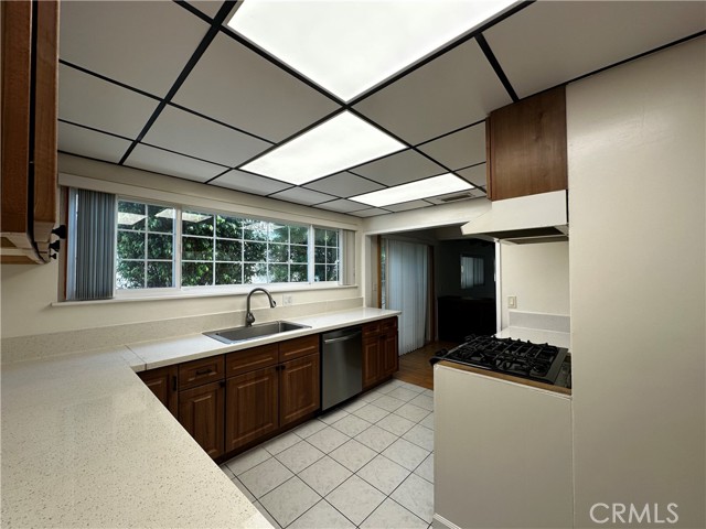 Detail Gallery Image 9 of 24 For 22933 Adolph Ave, Torrance,  CA 90505 - 3 Beds | 2 Baths