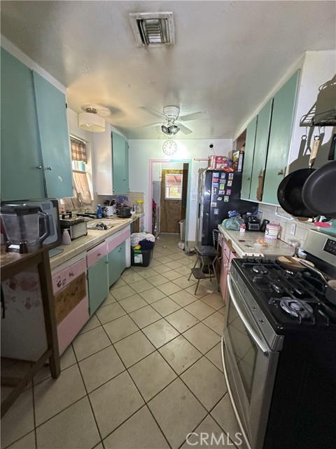 401 S Cherrywood Street, West Covina CA: https://media.crmls.org/medias/e6703361-413c-4f9d-b8c4-16fb538b669a.jpg