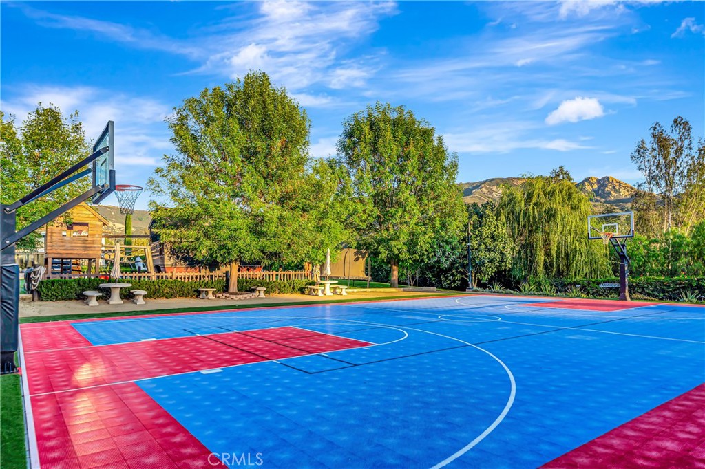 https://media.crmls.org/medias/e67082a2-ac48-484f-a048-5cdaf53a2a92.jpg?preset=X-Large