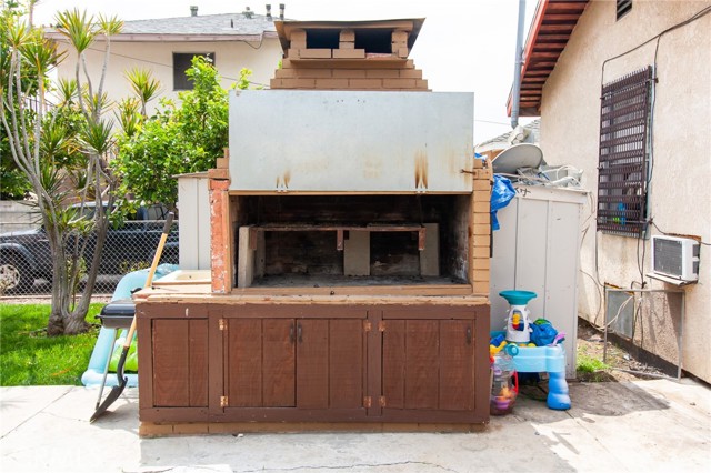 Highly useful barbecue with ample space