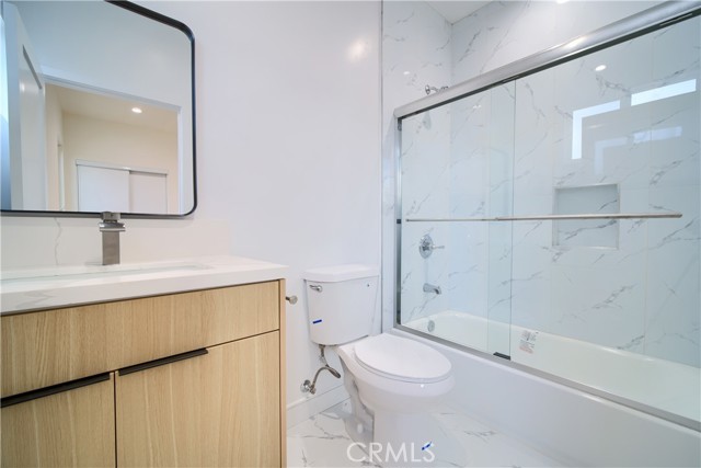 Detail Gallery Image 12 of 18 For 259 S Avenue 54 #1/2,  Los Angeles,  CA 90042 - 4 Beds | 4 Baths