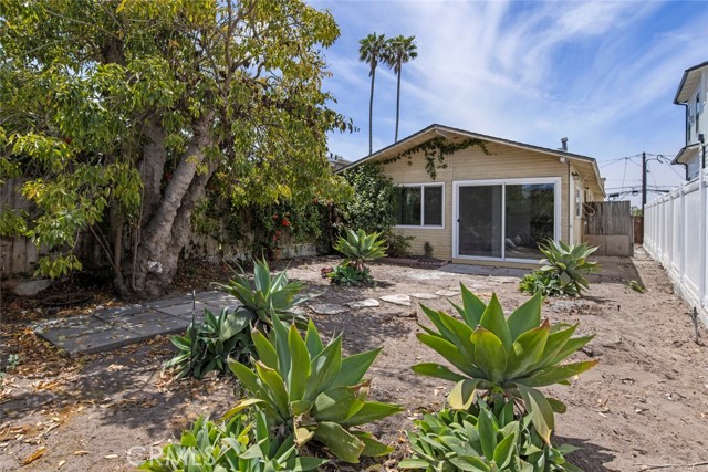 808 El Redondo Avenue, Redondo Beach CA: https://media.crmls.org/medias/e671e212-f862-4ec2-b962-60abc4453c93.jpg