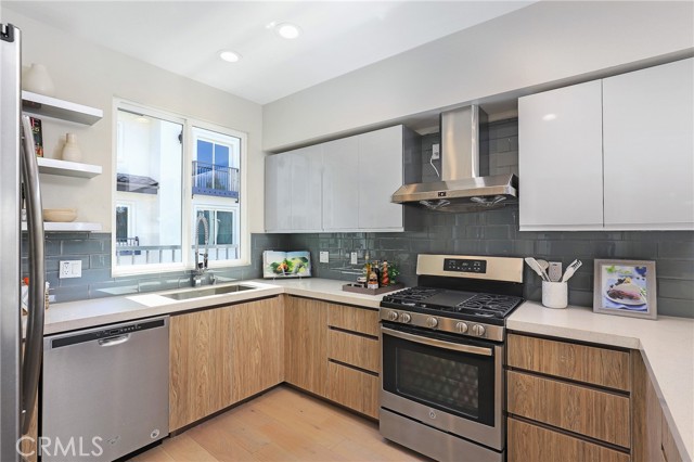 6 Oakmont Street, Phillips Ranch CA: https://media.crmls.org/medias/e672087b-288e-45c7-82fc-e30e4420a84a.jpg