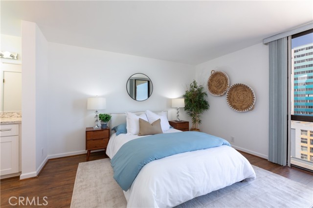 1750 E Ocean Boulevard, Long Beach CA: https://media.crmls.org/medias/e6730188-5fd7-4564-ac30-6297b7382d29.jpg