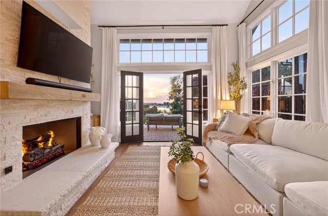 Detail Gallery Image 3 of 69 For 964 S Rim Crest, Anaheim,  CA 92807 - 2 Beds | 2/1 Baths