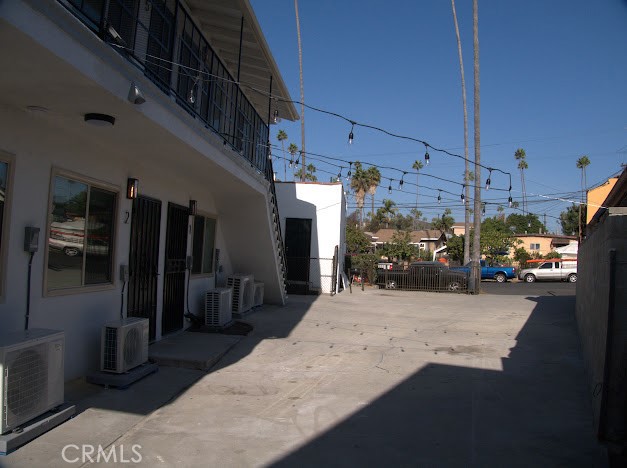 Detail Gallery Image 13 of 15 For 3160 Warwick Ave #5,  Los Angeles,  CA 90032 - 2 Beds | 1 Baths