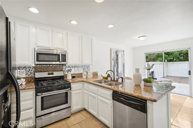 Detail Gallery Image 13 of 31 For 2104 Cascade Dr, Corona,  CA 92879 - 4 Beds | 2/1 Baths