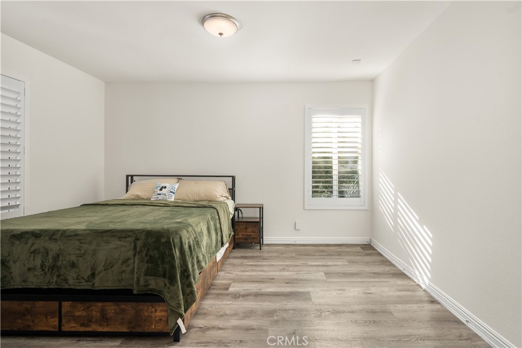 https://media.crmls.org/medias/e6749ec6-5376-4993-b250-a24c0718c899.jpg?preset=X-Large