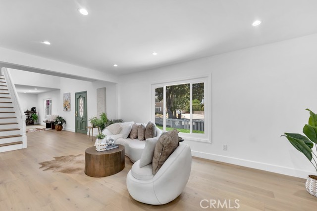 9500 Texhoma Avenue, Northridge CA: https://media.crmls.org/medias/e6752948-8a43-4c3b-bb35-e724adf25173.jpg