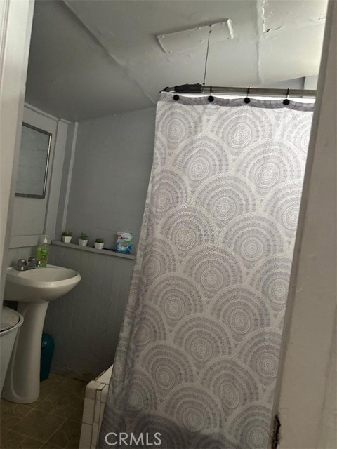 1220 1222 E 49th Street, Los Angeles CA: https://media.crmls.org/medias/e6763ed3-d72b-4d3c-8c2c-c243084d49de.jpg