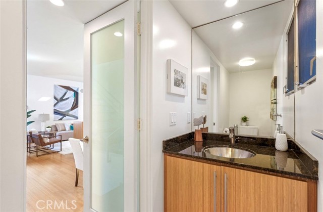 1035 19th Street, Santa Monica CA: https://media.crmls.org/medias/e676eb22-43ee-40da-9901-0ee92f397010.jpg