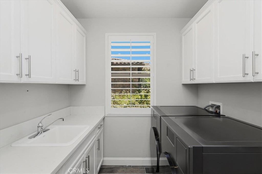 https://media.crmls.org/medias/e677340a-a7d9-4a78-867a-0b8f6a6f69ed.jpg?preset=X-Large