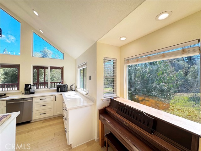 Detail Gallery Image 6 of 60 For 14605 Tomki Rd, Redwood Valley,  CA 95470 - 3 Beds | 2 Baths