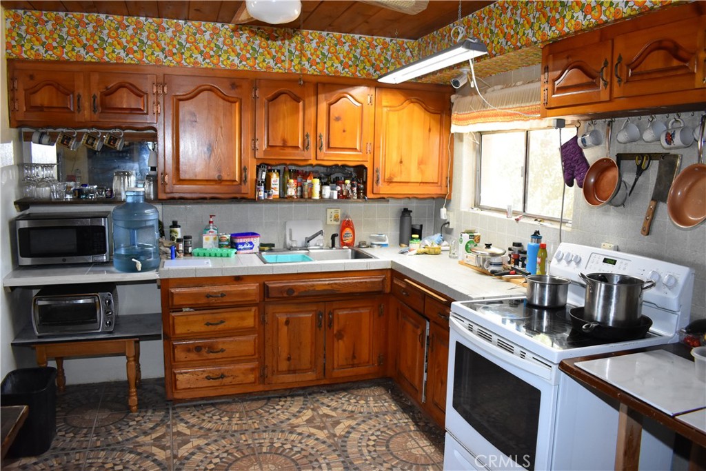 https://media.crmls.org/medias/e67758b6-a179-4431-a024-3509732d941b.jpg?preset=X-Large