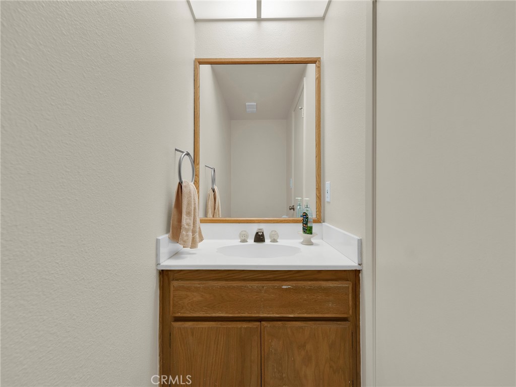 https://media.crmls.org/medias/e6780397-773d-4830-9e33-453d75d43ea3.jpg?preset=X-Large