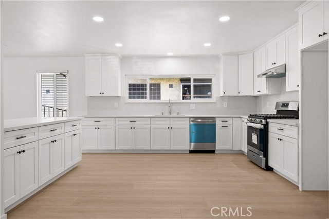 Detail Gallery Image 8 of 33 For 5832 6th Ave, Los Angeles,  CA 90043 - 5 Beds | 4/1 Baths
