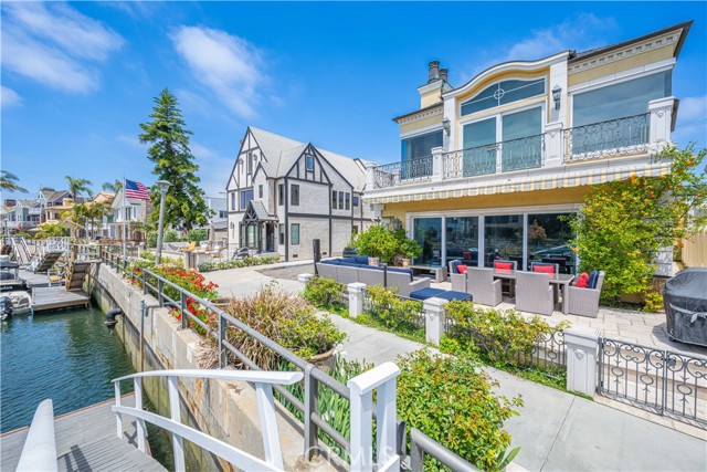 59 Rivo Alto Canal, Long Beach CA: https://media.crmls.org/medias/e679334d-73ab-4533-9218-8a72e551d114.jpg