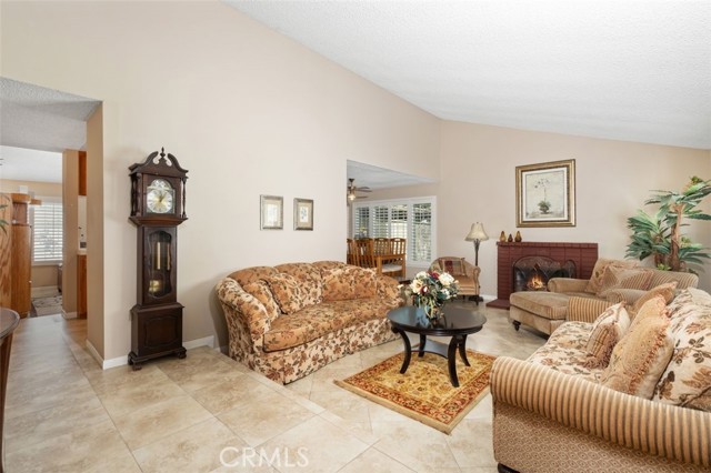 Detail Gallery Image 7 of 33 For 1893 Fitzgerald Rd, Simi Valley,  CA 93065 - 3 Beds | 2 Baths