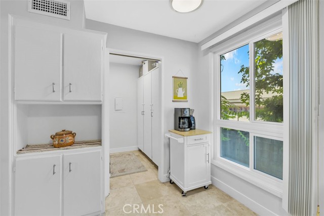 Detail Gallery Image 12 of 27 For 5115 Kester Ave #22,  Sherman Oaks,  CA 91403 - 2 Beds | 2/1 Baths