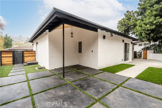 Detail Gallery Image 24 of 73 For 3362 Bellota, Los Angeles,  CA 90027 - 5 Beds | 5 Baths