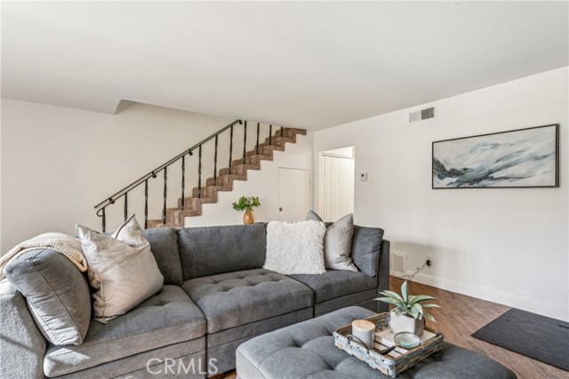 Detail Gallery Image 6 of 37 For 135 E Cypress Ave, Redlands,  CA 92373 - 3 Beds | 2/1 Baths