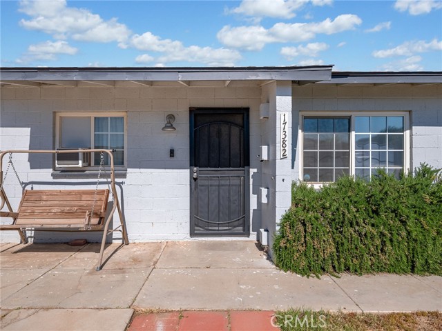 Detail Gallery Image 2 of 32 For 17382 Neptune, Victorville,  CA 92394 - 3 Beds | 1 Baths