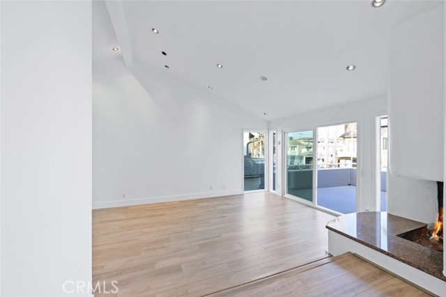 411 Goldenrod, Corona del Mar CA: https://media.crmls.org/medias/e67c5296-0292-4224-b908-11b569138f43.jpg