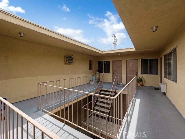 7049 Vassar Avenue, Canoga Park CA: https://media.crmls.org/medias/e67c6ab8-9129-4d77-94b3-c09f0fa43d87.jpg