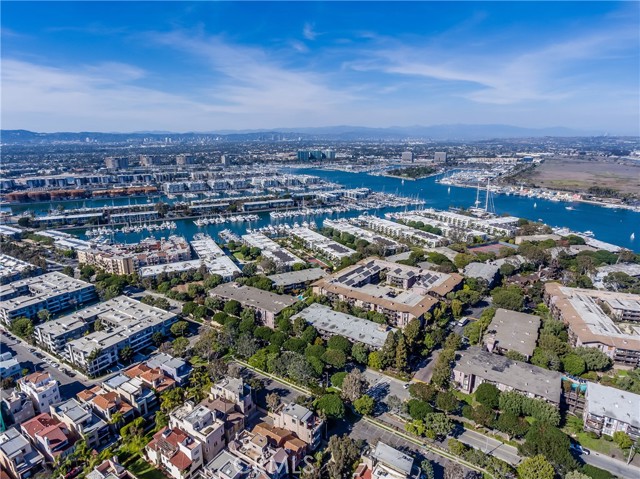 143 Union Jack Mall, Marina del Rey CA: https://media.crmls.org/medias/e67e60c8-0dea-43cf-b304-761ba43c88cf.jpg