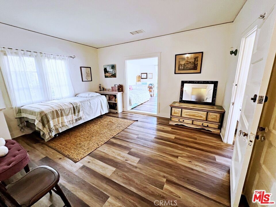 https://media.crmls.org/medias/e67edc03-6cf4-4ce7-8c90-346a41000818.jpg?preset=X-Large