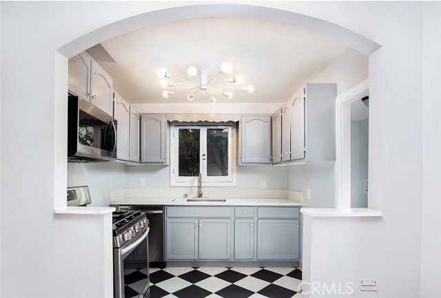 455 E Sacramento Street, Altadena CA: https://media.crmls.org/medias/e67f22ec-35f0-416d-aaf1-5469324795e2.jpg