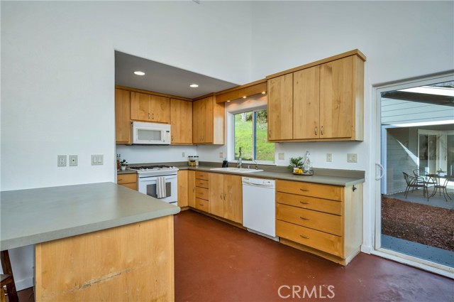 17023 Hofacker Lane, Lower Lake CA: https://media.crmls.org/medias/e67f23ba-ad69-4a0d-9d9e-c14430296587.jpg