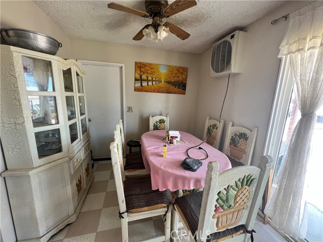 9660 Peach Avenue, California City CA: https://media.crmls.org/medias/e67fef0f-8b2c-4e74-b532-0a92cec225cb.jpg