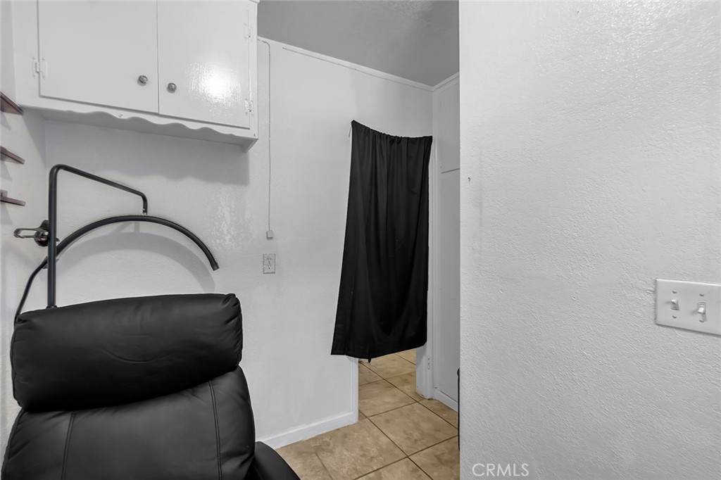 https://media.crmls.org/medias/e6804530-04e8-4956-9c61-97ba3e6d0e9f.jpg?preset=X-Large