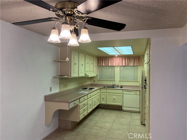 Detail Gallery Image 29 of 46 For 682 via Alhambra #B,  Laguna Woods,  CA 92637 - 2 Beds | 2 Baths