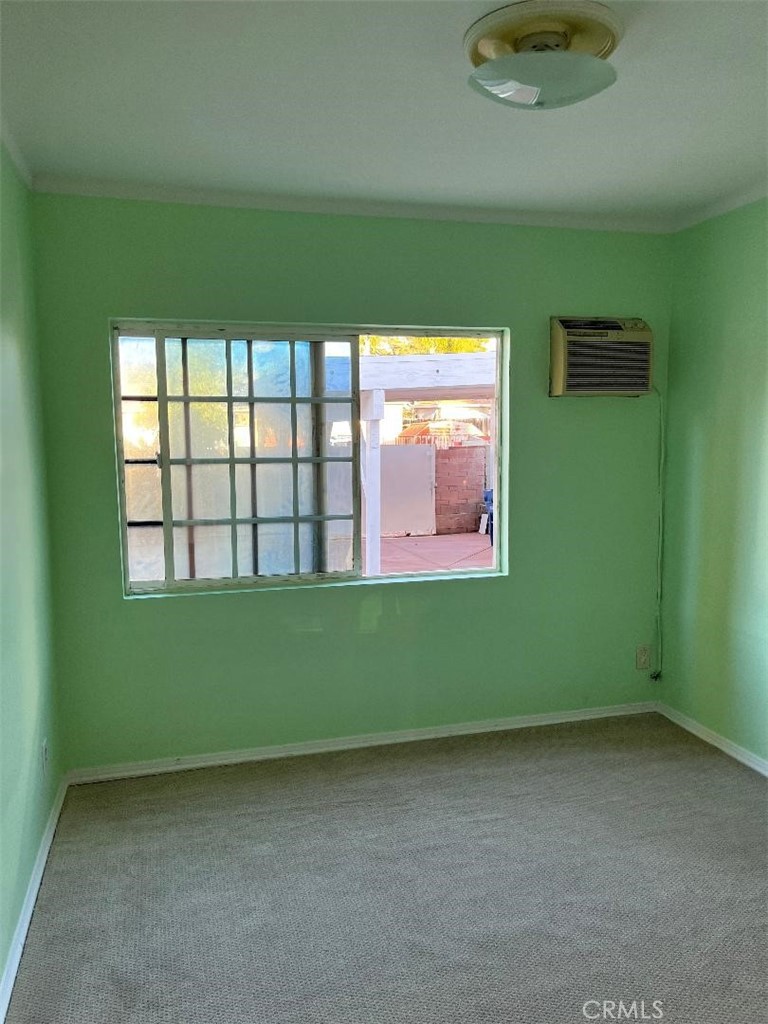 https://media.crmls.org/medias/e6811540-3eda-4f67-ac98-9890bfcfcb63.jpg?preset=X-Large