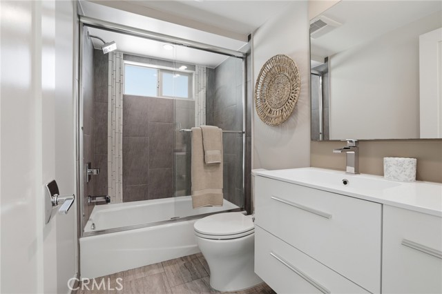 Detail Gallery Image 48 of 67 For 1745 Spreckels Ln, Redondo Beach,  CA 90278 - 3 Beds | 4/1 Baths