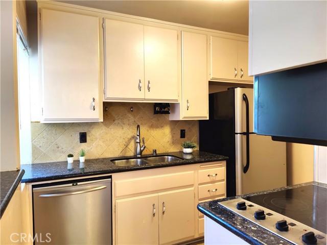 5625 Sumner Way, 208 photo 2
