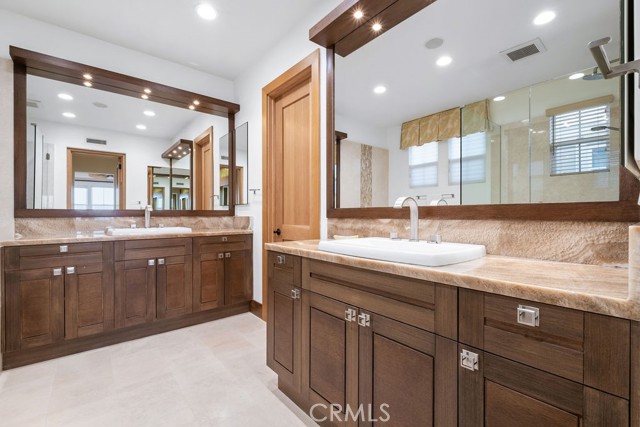 5 Sea View Lane, Newport Coast CA: https://media.crmls.org/medias/e68330c5-94ad-4dd5-870d-62d6735669a5.jpg