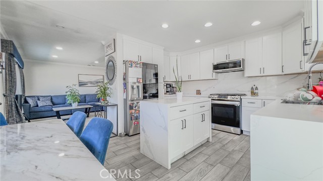 4127 N 4th Avenue, San Bernardino CA: https://media.crmls.org/medias/e6840fc3-ca09-4894-82e2-5f70edbaed87.jpg