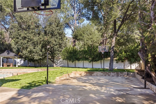 Detail Gallery Image 12 of 46 For 5340 Edgeware Dr, Calabasas,  CA 91301 - 5 Beds | 3 Baths