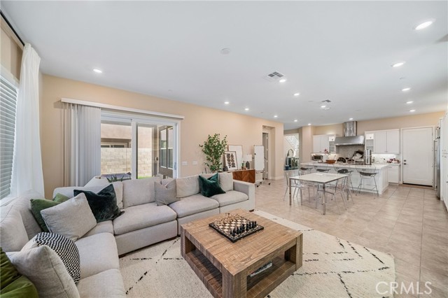 Detail Gallery Image 5 of 27 For 81 Pelican Ln, Irvine,  CA 92618 - 4 Beds | 4/1 Baths