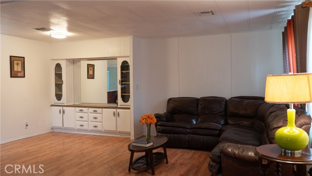 Detail Gallery Image 4 of 13 For 250 N Linden Ave #248,  Rialto,  CA 92376 - 3 Beds | 2 Baths